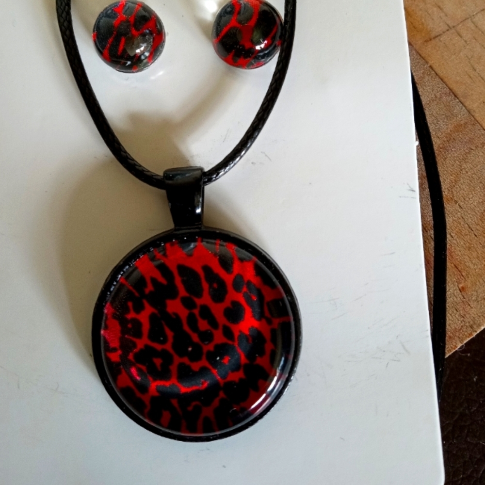 Handcrafted Glass Pendant Necklace with Earrings